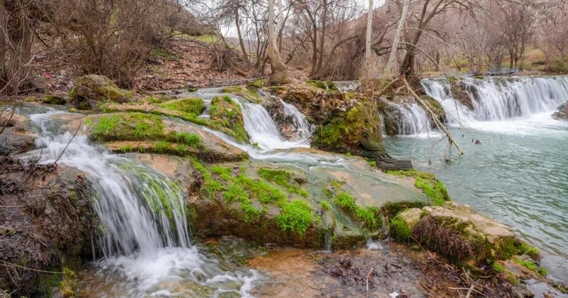 Güneydoğu da kuraklıktan etkilenen şelaleler kar sularıyla canlandı