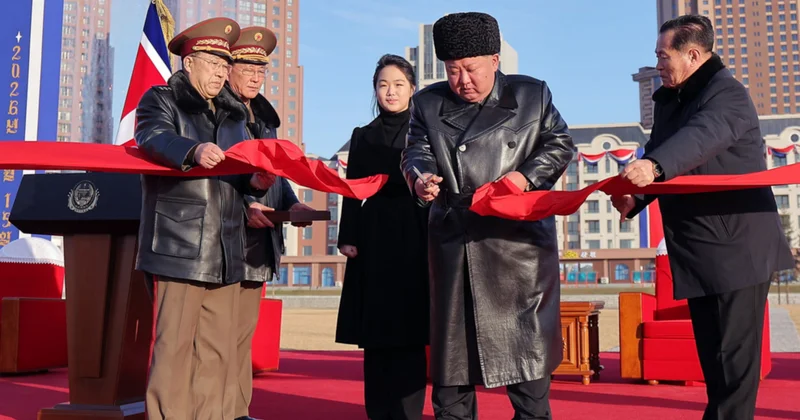 Kim Jong Un, Ukrayna da ölen askerlerin aileleri için yapılan apartman sitesini açtı Sözcü Gazetesi