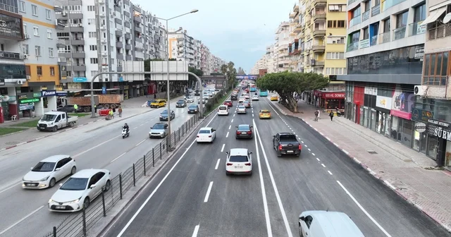 100. Yıl Bulvarı nda altı etaplı çalışmanın üçüncü etabı tamamlandı 3. etap asfalt çalışması ile birlikte toplam 2.6 kilometre asfalt döküldü Antalya Haberleri