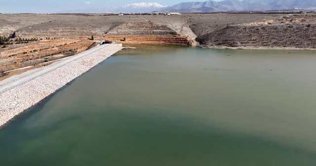 Doluluk oranı maksimum seviyeye ulaşan Sultansuyu Barajı nda kapak açıldı Malatya Haberleri