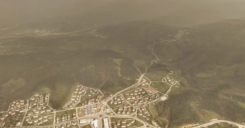 Şehir tozla kaplandı: Göz gözü görmedi