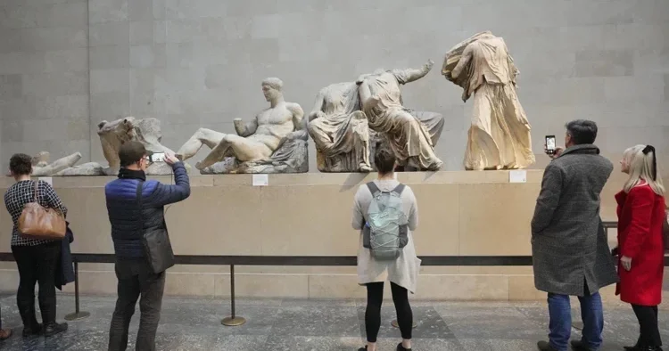 İngiltere, Korumak için diye çaldığı tarihi yok ediyor