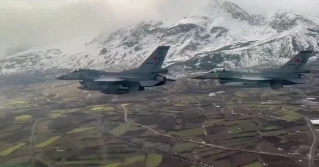 Jetler Erzincan ın kurtuluşu için havalandı Erzincan Haberleri