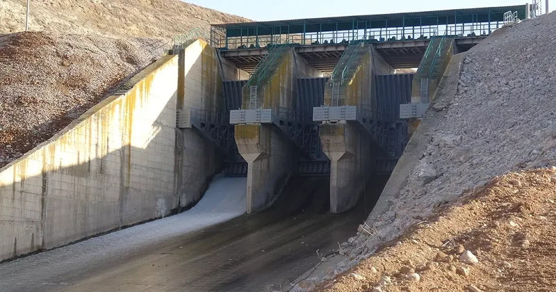 Barajdaki seviye maksimuma ulaştı! Kapaklar kontrollü şekilde açıldı