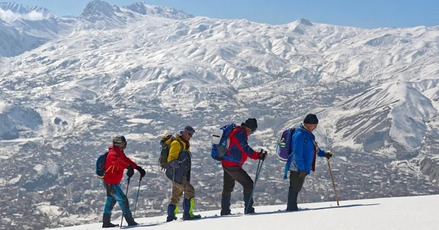 Hakkari de Vatan Tepesi ne zorlu kış tırmanışı Hakkari Haberleri