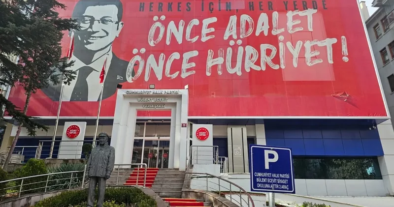 CHP li Bülent Tezcan’dan belediye başkanlarının parti değiştirmesine tepki: Toplumda “seçtiğimizin kıymeti yok” algısı yaratır, demokrasiye darbedir!