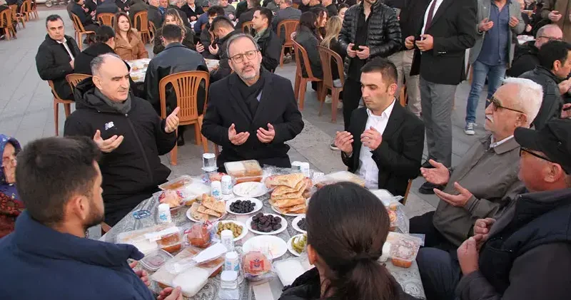 AK Parti li Kasapoğlu, Manisa da iftar programına katıldı