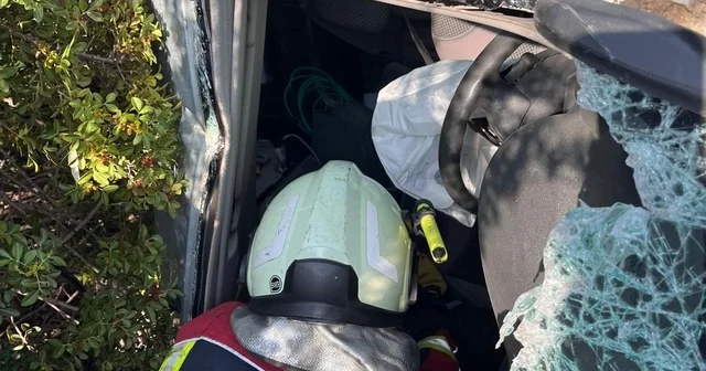 Kuşadası nda araç şarampole yuvarlandı: 1 yaralı Aydın Haberleri