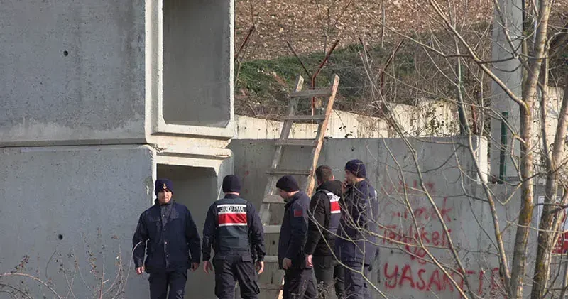 Girilmesi yasak olan gölete giren çocuk boğulma tehlikesi geçirdi