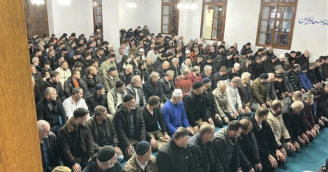 Sakarya da Kadir Gecesi nde vatandaşlar camilere akın etti Sakarya Haberleri