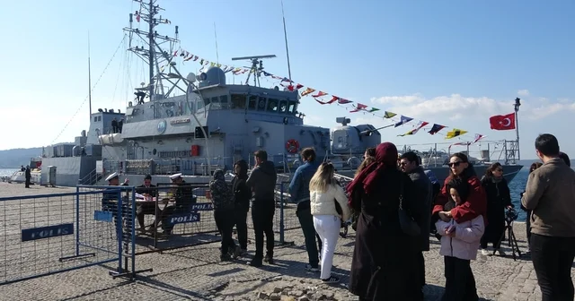 Türk donanmasının gururu olan savaş gemileri ziyarete açıldı Çanakkale Haberleri