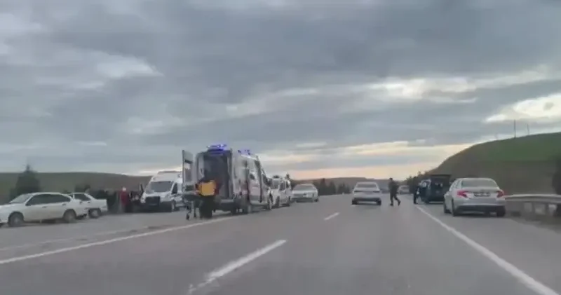 Adıyaman haberleri: Kahta karayolundaki kazada beş yaralı hafif ticari araç ile otomobil çarpıştı Adıyaman Haberleri