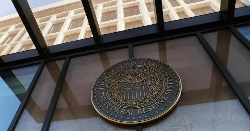 Trump Fed Başkanı Powell ı yine hedef aldı: Faiz oranlarını düşürmesi gerekiyor Dünya Haberleri