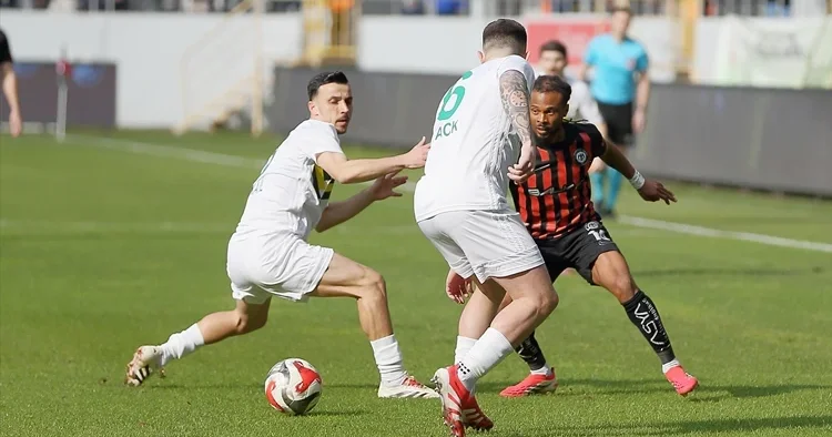 Çorum FK, Esenler Erokspor u 90+3 te devirdi!