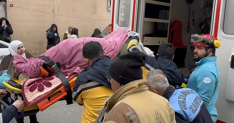 240 kiloluk genç kadın 7. kattan vinçle indirildi: Ekipler pencereyi söktü!