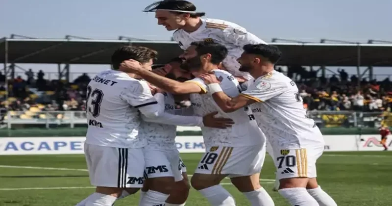 Nefes kesen zirve mücadelesi! Son 10 maçın 9 unu kazanıp yarışa ortak oldular