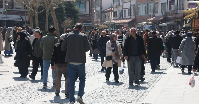 Konya nın Tarihi Bedesten Çarşısı nda bayram yoğunluğu Konya Haberleri
