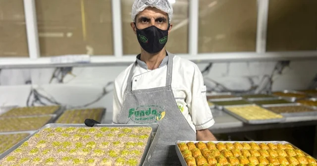 Van da bayram öncesi tatlı telaşı başladı Tatlı ustalarından vatandaşlara siparişi son güne bırakmayın uyarısı Van Haberleri