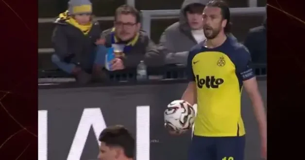 Belçika ligindeki maçta futbolcular oruç açtı