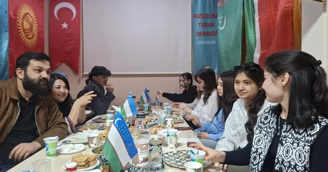 Eskişehir deki üniversitelerde okuyan Özbekistanlı öğrenciler iftar programında buluştu Eskişehir Haberleri