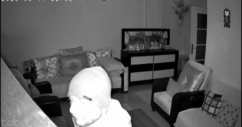 Fatih te evine giren hırsızı güvenlik kamerasından seslenerek kaçırdı: Çık oradan