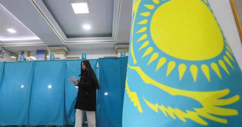 Kazakistan da yeni anayasa için yapılan referandum yeterli katılım oranıyla geçerli kabul edildi