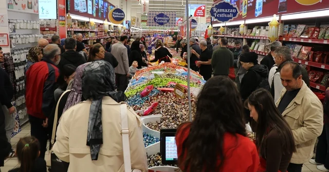 Denizli de Ramazan Bayramı öncesi indirim kampanyaları yoğun ilgi görüyor Denizli Haberleri