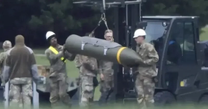 Görüntüler İngiltere den! İran ı vuracak füzeler ABD uçaklarına yüklendi