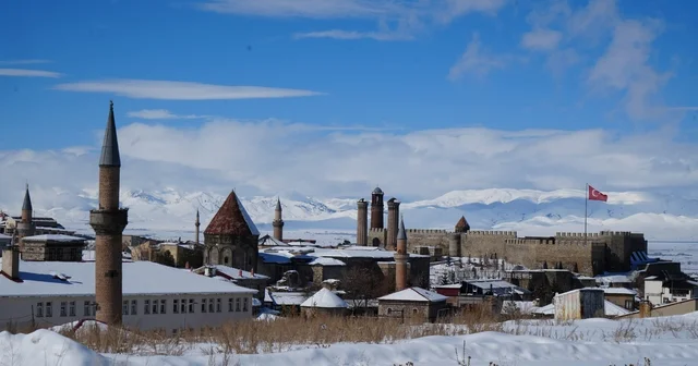 Bir diplomatik ricadan doğan teşebbüs: Erzurum da İranlı çocuklar için mektep girişimi Erzurum Haberleri