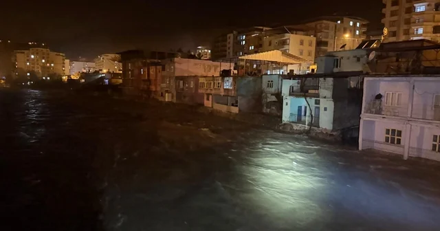 Siirt te Bitlis Çayı nın debisi yükseldi, önlemler arttırıldı Siirt Haberleri