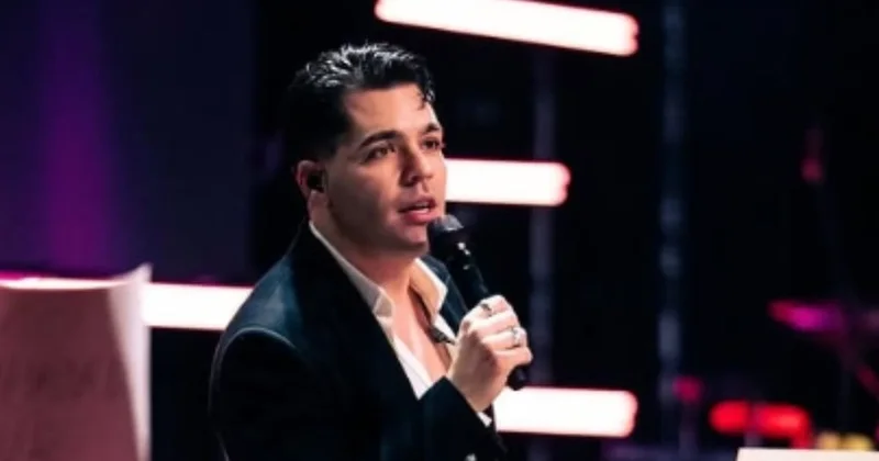 Emir Can İğrek sahnede itiraf etti: Flört yok, kanka var Sözcü Gazetesi