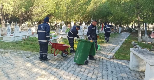Aydın Büyükşehir den mezarlıklarda Ramazan Bayramı öncesi temizlik çalışması Aydın Haberleri