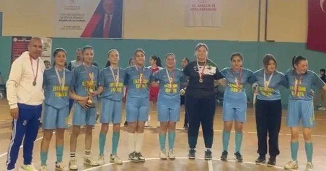 Salihli nin yıldız kızları Manisa da şampiyon Manisa Haberleri