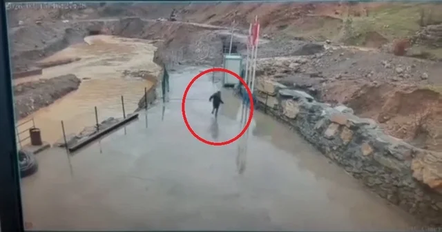 Şırnak ta selden kaçış kamerada Şırnak Haberleri