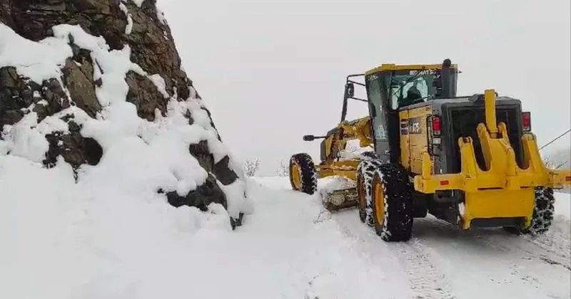 Mart kapıdan baktırdı: 298 yol yoğun kardan kapandı