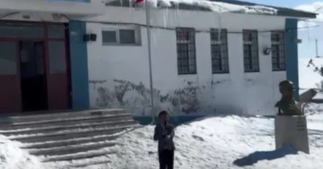 Kars ta küçük yürekten büyük gurur: 2. sınıf öğrencisi İstiklal Marşı nın 10 kıtasını ezbere okudu, video viral oldu Kars Haberleri