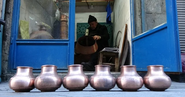 Gaziantep in en yaşlı bakır ustası 11 yaşında başladı, 85 yaşında devam ettiriyor Gaziantep Haberleri