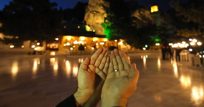 Adetliyken kandilde yapılacak ibadetler: Adetliyken Kadir Gecesi’nde nasıl ibadet edilir? Regl iken yapılacak tesbihler, zikirler ve dualar