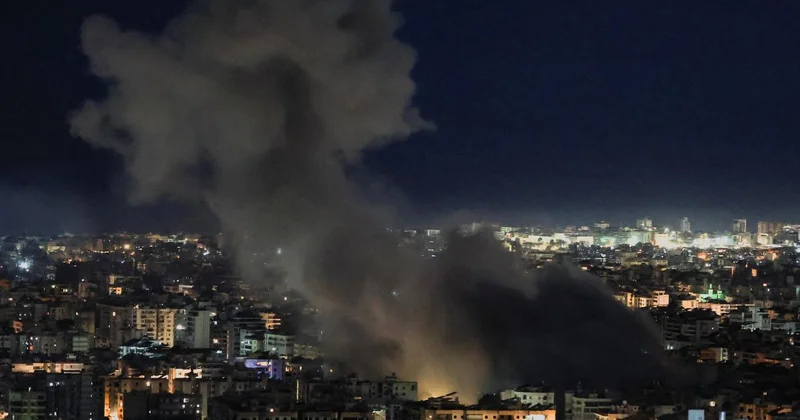 Katil İsrail in Lübnan da bir evi ve ambulansı hedef aldığı saldırıda 2 si sağlık çalışanı 3 kişi öldü