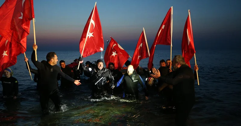 Türk dalgıç dünya rekoru kırdı: Soğuk suda 36 saat