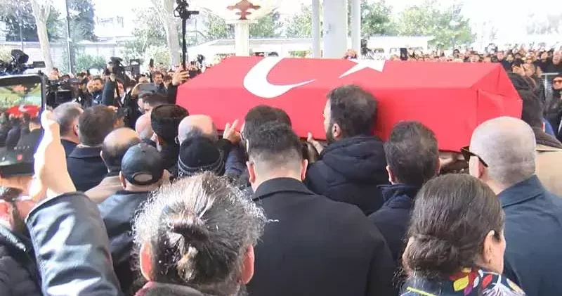 Prof.Dr. İlber Ortaylı nın cenazesi Fatih Camii ne getirildi