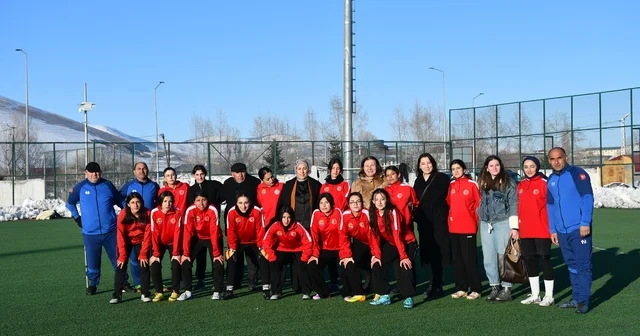 Ardahan Kura Kadın Futbol Takım ının yeni başkanı Songül Çelik oldu Ardahan Kadın Futbol Takımı nın hedefi 2. lig Ardahan Haberleri