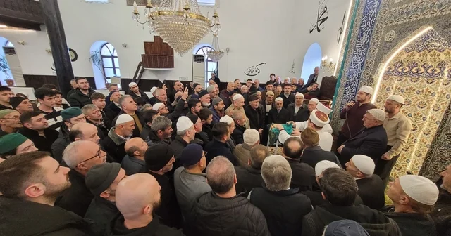 Ziyarete açılan Sakal ı Şerif i görmek isteyen vatandaşlar camiye akın etti Kastamonu Haberleri