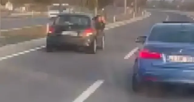 Trafik magandaları şeritleri kapatıp araçlarının videosunu çekti: O anlar kamerada VİDEO İZLE