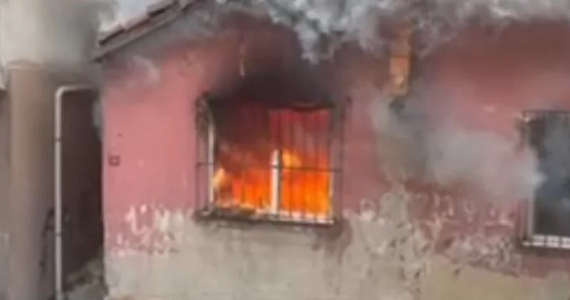 Son dakika: İstanbul’da gecekonduda çıkan yangında alevlerin arasında kalan bir kişi hayatını kaybetti Son dakika haberleri