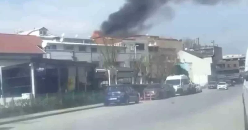 Bursa’da çatı katı alevlere teslim oldu