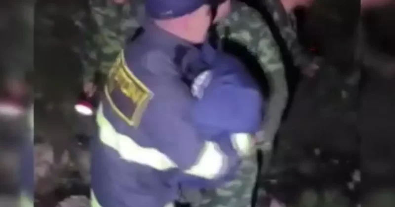 Zirvede korku dolu saatler: Kayıp çocuk karlar içinde hayata tutundu