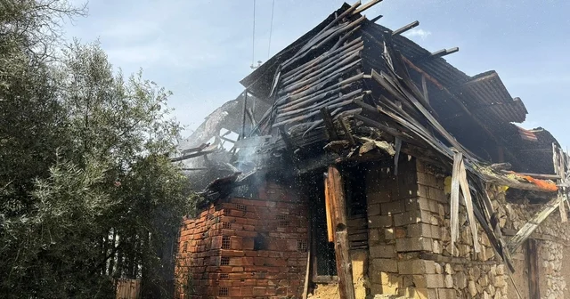 Burdur da boş ahşap evde yangın Burdur Haberleri