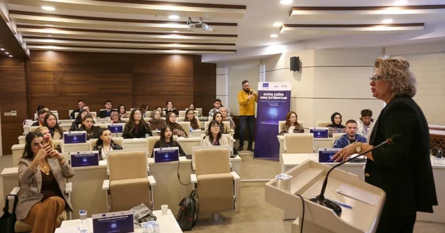 Sivas ta genç iletişimciler dijital dünyaya hazırlanıyor Sivas Haberleri