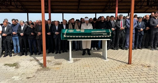 Okul saldırısında hayatını kaybeden Yusuf Tarık son yolculuğuna uğurlandı Helallik alınırken gözyaşları sel oldu Kahramanmaraş Haberleri